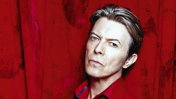 To κόλπο του Bowie με τις ελληνικές εφημερίδες