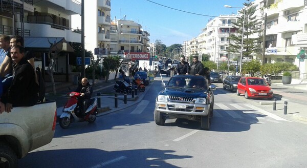 Eξαγριωμένοι αγρότες εισέβαλαν στα γραφεία του ΣΥΡΙΖΑ στο Ρέθυμνο