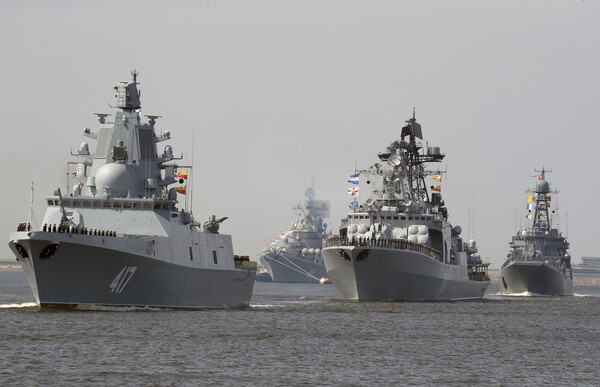 Η Ρωσία αναπτύσσει μεγάλη ναυτική δύναμη ανοικτά της Δαμασκού επικαλούμενη «σχεδιαζόμενη προβοκάτσια»