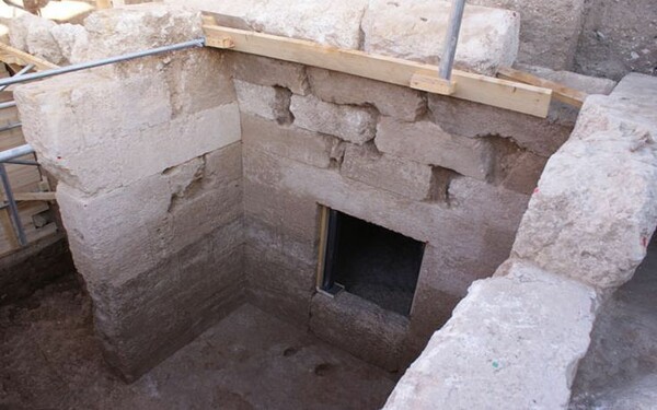 Νέος μακεδονικός τάφος ανακαλύφθηκε στην Πέλλα