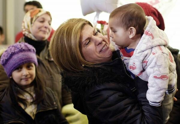 H οικογένεια του Aylan έφτασε στον Καναδά, σε κλίμα συγκίνησης