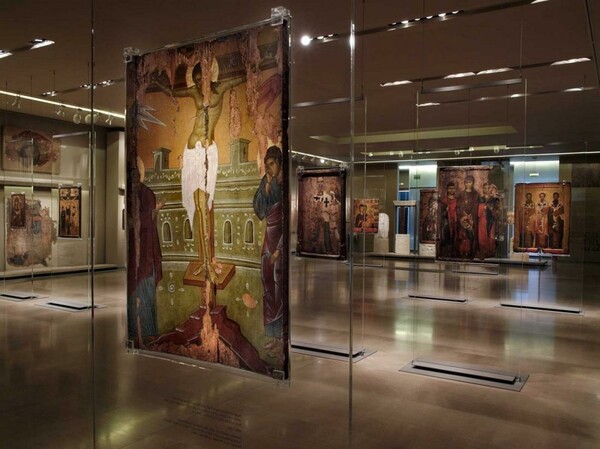 Βυζαντινό Μουσείο: Σε πάνω από 200 σημεία «άπλωσαν λάδι» ανενόχλητες οι δύο γυναίκες