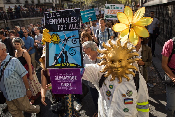 Χιλιάδες Γάλλοι διαδήλωσαν στο Παρίσι ζητώντας «δράση για το Κλίμα» - ΦΩΤΟΓΡΑΦΙΕΣ
