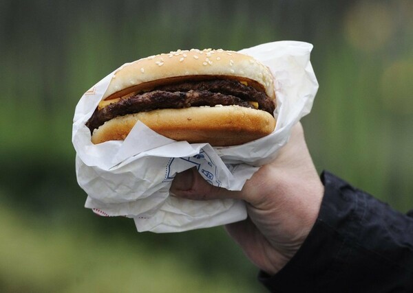 Το Burger που τρώμε μπορεί να περιέχει λίγο αρουραίο ή και λίγο άνθρωπο