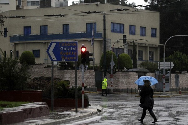 Με 54 σφαίρες γαζώθηκε η πρεσβεία του Ισραήλ