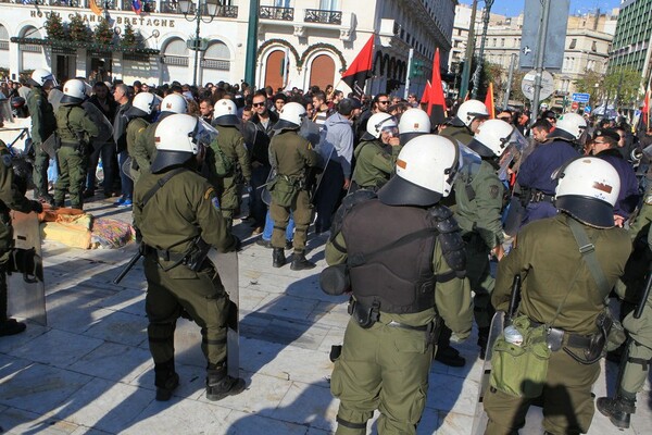 Ένταση και σοβαρές καταγγελίες για την υπόθεση των μεταναστών στο Σύνταγμα