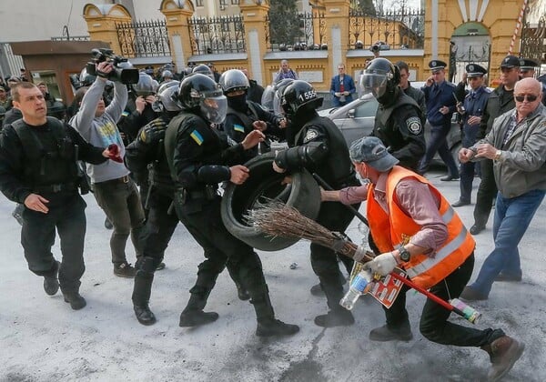 Βίαιες διαδηλώσεις στην Ουκρανία για την διαφθορά της κυβέρνησης