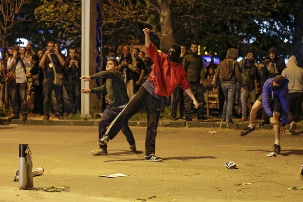 Η ΠΓΔΜ προκήρυξε πρόωρες εκλογές για τις 5 Ιουνίου παρά τις αντιδράσεις για ματαίωσή τους