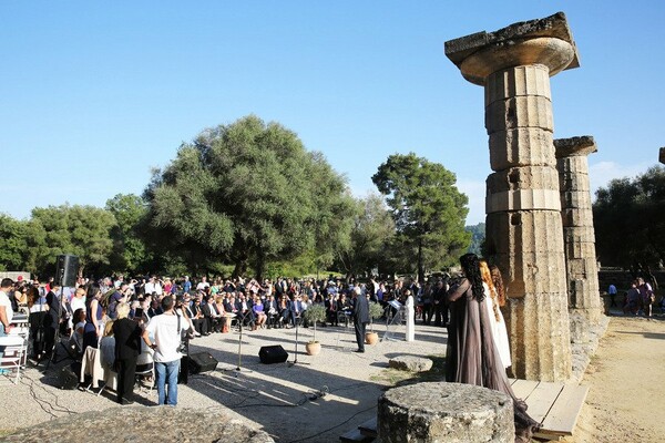 Αρχαία Ολυμπία: Ο Πρόεδρος της ΔΟΕ ανακοίνωσε τη συμμετοχή ομάδας προσφύγων στους Ολυμπιακούς αγώνες στο Ρίο