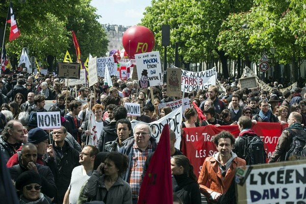 Γαλλία: Δεκάδες χιλιάδες φοιτητές και μισθωτοί στους δρόμους- Επεισόδια, συλλήψεις και τραυματισμοί