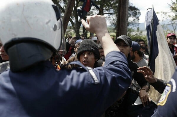 Διαμαρτυρία των πρόσφυγων στην Ειδομένη (φωτό)