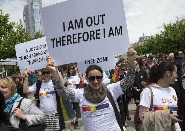 Σήμερα στην Πρίστινα, έγινε το πρώτο Gay Pride στην ιστορία του Κοσόβου