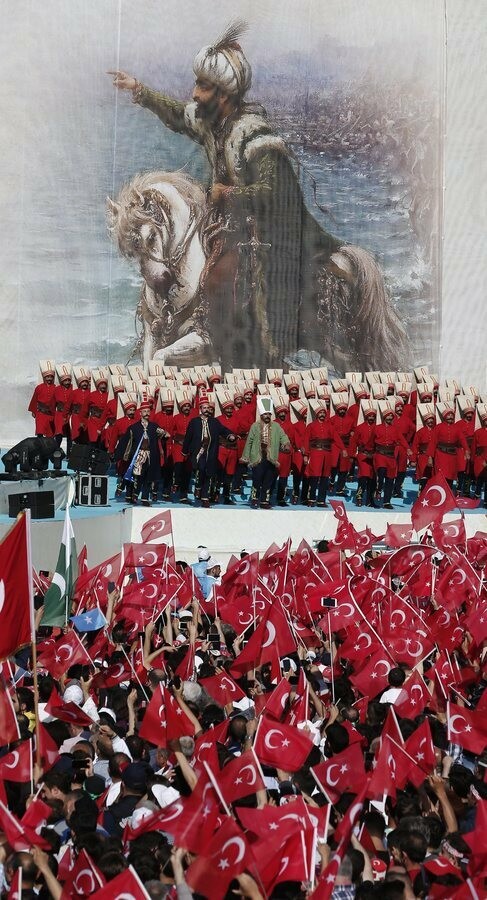 H φιέστα του Ερντογάν για την επέτειο άλωσης της Κωνσταντινούπολης