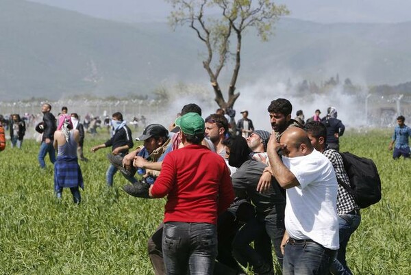 H Αθήνα απαντά με προφορικό διάβημα στα Σκόπια για τη βία κατά προσφύγων και τη βροχή χημικών