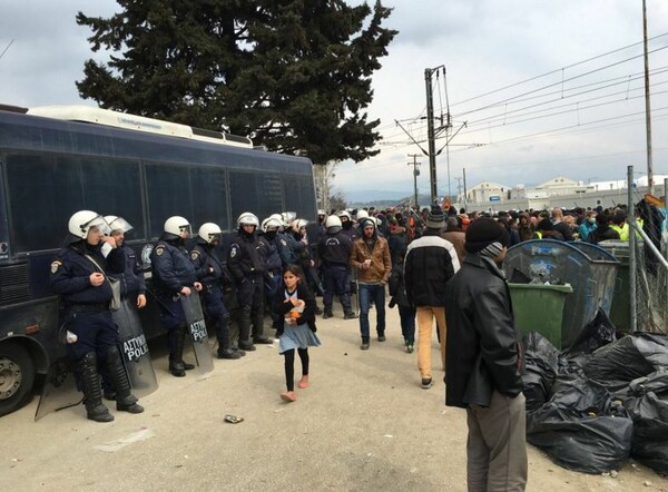 Αυστηροί αστυνομικοί έλεγχοι σε όλα τα οχήματα που πλησιάζουν στην Ειδομένη