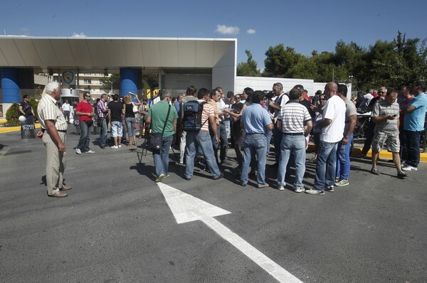 Ολοκληρώθηκε η συγκέντρωση έξω από το υπ. Άμυνας