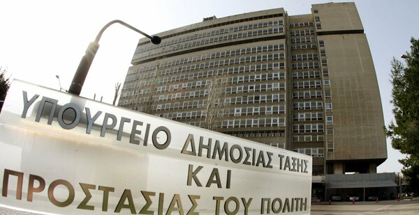 Tο Υπουργείο Προστασίας του Πολίτη παραδέχεται τα κενά στο προσφυγικό και δεσμεύεται για αλλαγή της εικόνας