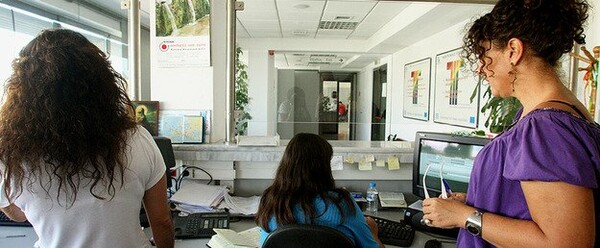 Νέοι χαμηλότεροι μισθοί για 1 εκ. εργαζόμενους μετά το Πάσχα