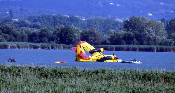 Αναποδογύρισε αεροσκάφος τύπου Canadair στον Θερμαϊκό κόλπο