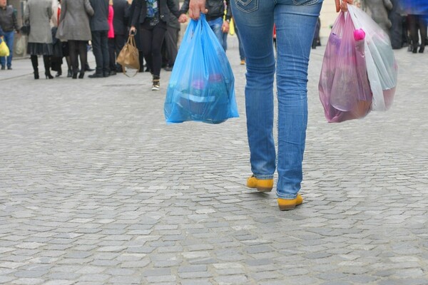 Ξεκινά ο "πόλεμος" στην πλαστική σακούλα σε όλη την Ελλάδα