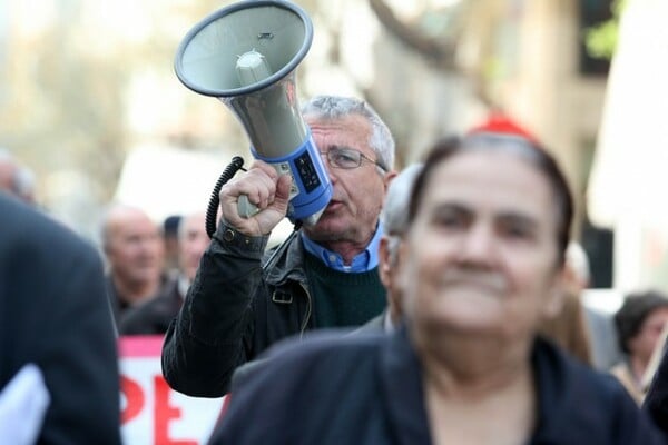 400 χιλιάδες ασφαλισμένοι "κλειδώνουν" σύνταξη πριν τα 62