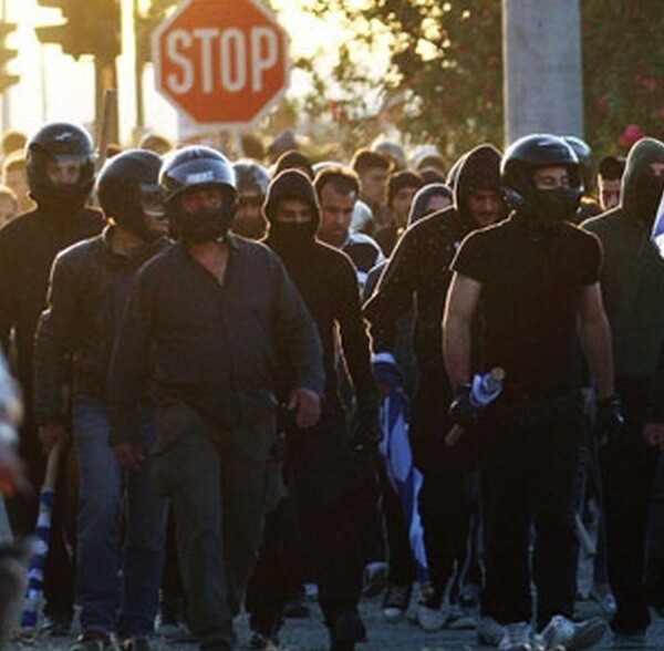 «Γιαγιά ήρθε πάλι η Χρυσή Αυγή»