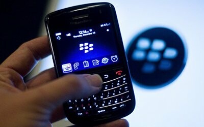 Οι κάτοχοι κινητών Blackberry κοκκινίζουν από ντροπή