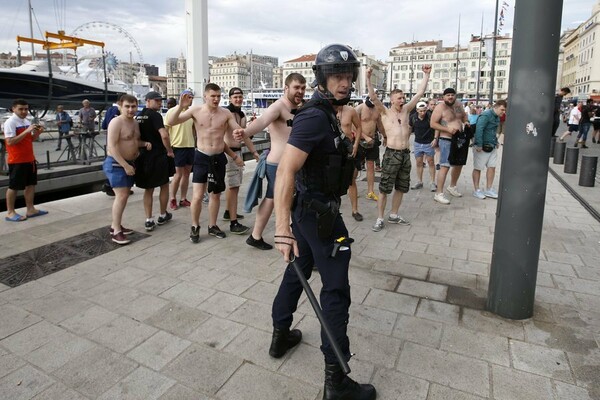 Άγγλοι εναντίον Ρώσων στη Γαλλία - Νέα επεισόδια μεταξύ οπαδών και αστυνομίας