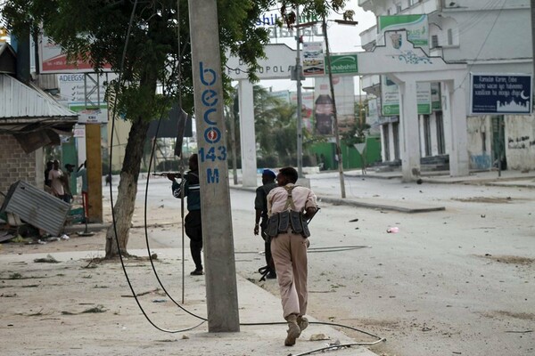 Σομαλία: Eπίθεση ισλαμιστών ανταρτών σε ξεονοδοχείο- Τουλάχιστον επτά νεκροί