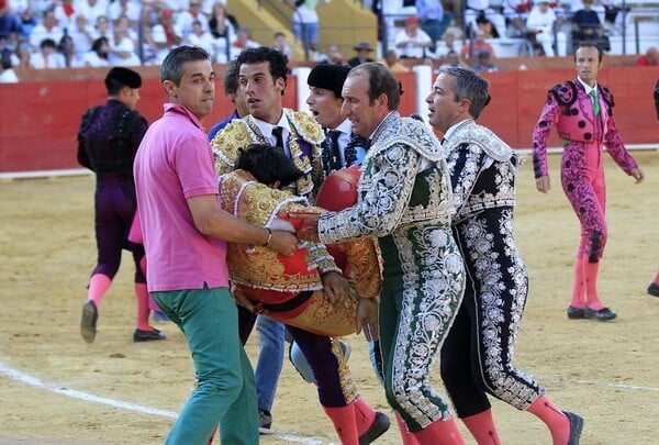 O πρώτος θάνατος ταυρομάχου μετά από 30 χρόνια - Νεκρός στην αρένα ο Βίκτορ Μπάριο