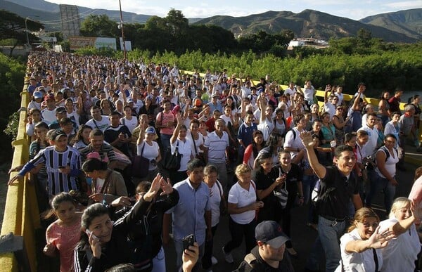 Τι συνέβη όταν η Κολομβία άνοιξε τα σύνορά της στους εξαθλιωμένους κατοίκους της Βενεζουέλας