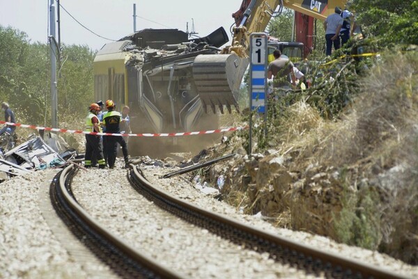 Ανθρώπινο λάθος δείχνουν οι πρώτες εκτιμήσεις για το σιδηροδρομικό δυστύχημα στην Ιταλία