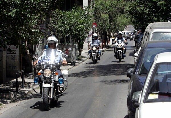 Σε εξέλιξη έρευνα στα σπίτια μελών του «Ρουβίκωνα»