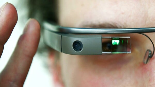 Τι μπορεί να σου συμβεί αν φοράς τα Google Glass σε σινεμά;