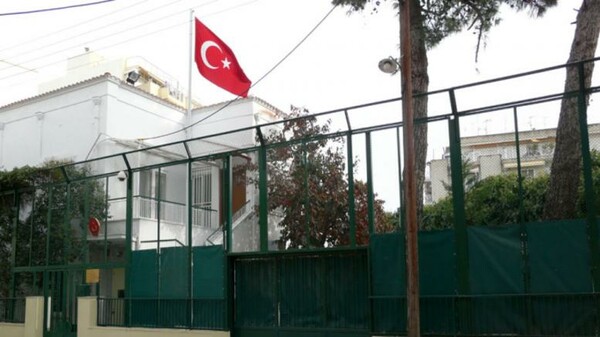Θεσσαλονίκη: Ένταση και μολότοφ τα ξημερώματα έξω από το τουρκικό προξενείο