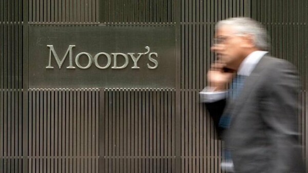 Moody's: Ύφεση 0,7% στην Ελλάδα το 2016