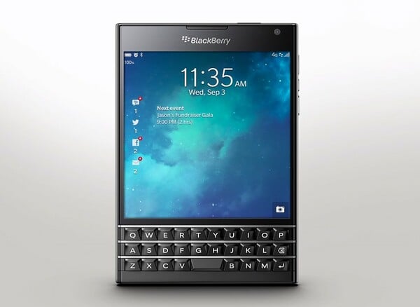 Αυτό είναι το τετράγωνο smartphone BlackBerry Passport