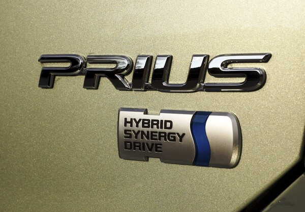 H Toyota ανακαλεί 1.9 εκατομμύρια υβριδικά Prius