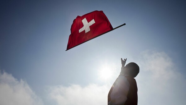 Οι Ελβετοί απορρίπτουν την πρόταση για το βασικό εγγυημένο εισόδημα