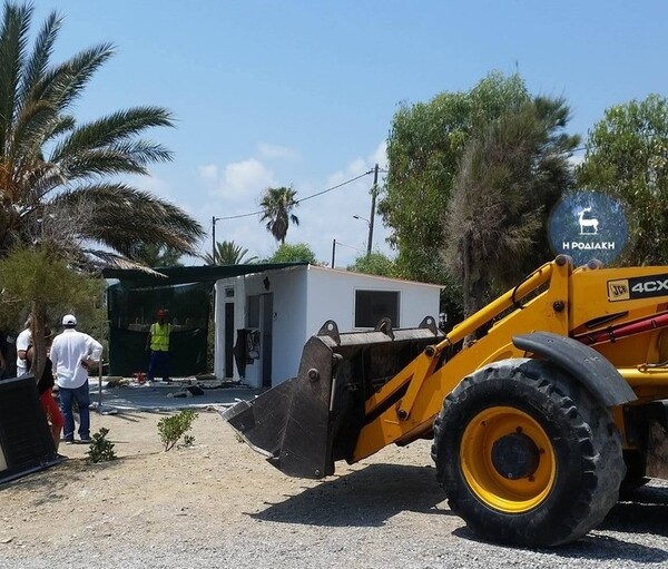 Κατεδαφίστηκε αυθαίρετο σε παραλία της Ρόδου- Στο μικροσκόπιο κι άλλες παρόμοιες περιπτώσεις