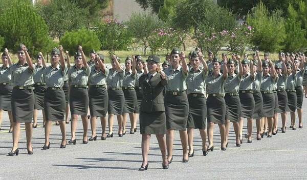 Το ΣτΕ δικαιώνει γυναίκες-οπλίτες των Ενόπλων Δυνάμεων