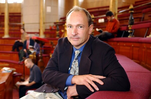 Tim Berners-Lee: Οι παρακολουθήσεις είναι απειλή για τη Δημοκρατία