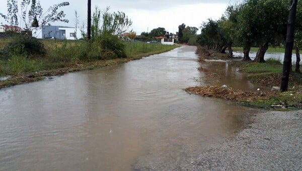 Ενισχύσεις από την Αθήνα στη Λακωνία για τις πλημμύρες- Xωριά σε κίνδυνο