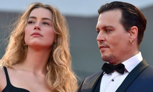 O Johnny Depp πλήρωσε την αποζημίωση στην Άμπερ Χερντ, αλλά το έκανε με τον τρόπο του