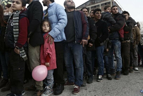 Δουλειά κατώτερη των προσόντων τους ή ανεργία περιμένει τα 2/3 των μεταναστών με υψηλή μόρφωση