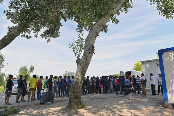 Εκατοντάδες πρόσφυγες αναμένουν στη Μερσίνα για να μεταβούν στην Κύπρο