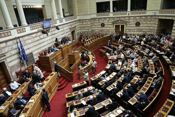 Κατατίθεται το νομοσχέδιο για την απλοποίηση της αδειοδότησης των επιχειρήσεων