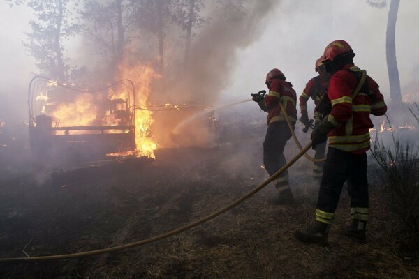 Στο έλεος των πυρκαγιών η Πορτογαλία- Πάνω από 100 εστίες στο βόρειο τμήμα της χώρας