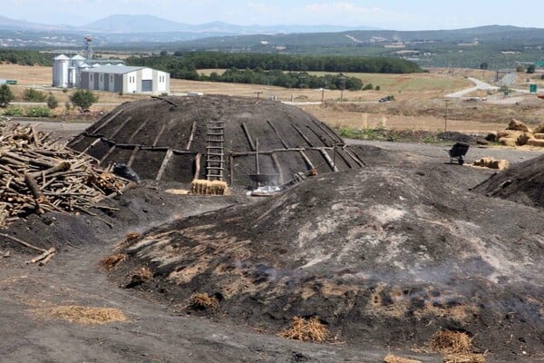 Ένας από τους τελευταίους καρβουνιάρηδες βρίσκεται στα Γρεβενά και συνεχίζει απτόητος την παράδοση