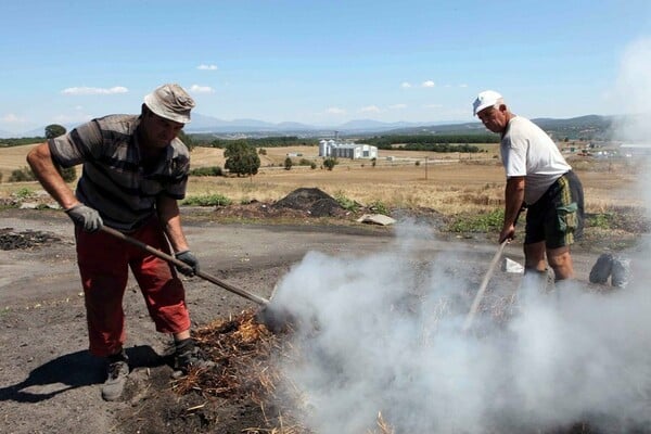 Ένας από τους τελευταίους καρβουνιάρηδες βρίσκεται στα Γρεβενά και συνεχίζει απτόητος την παράδοση